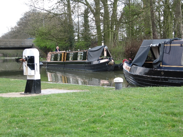 Waiting to descend through the Watford Locks Waiting to descend through the Watford Locks